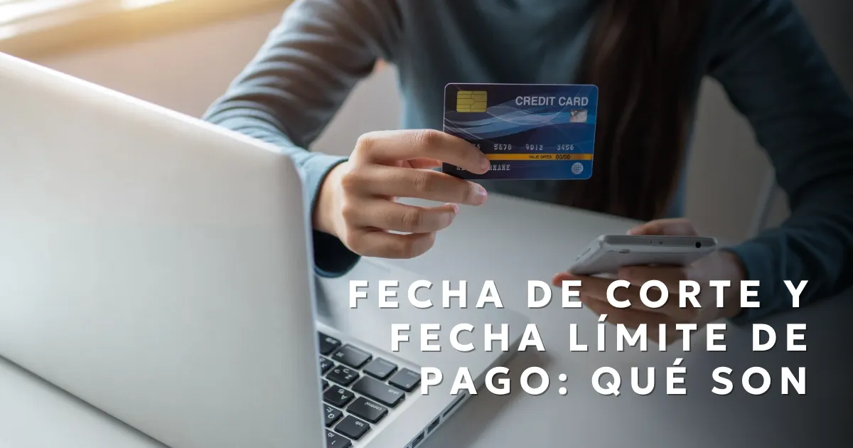 Calendario con la fecha límite de pago marcada junto a una tarjeta de crédito